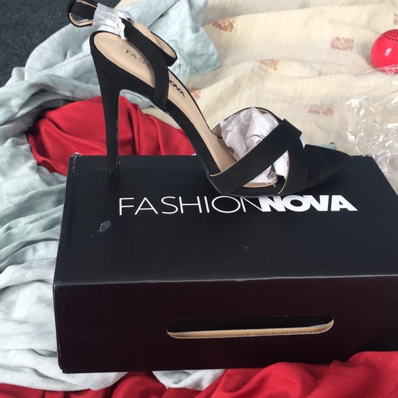 Fashion Nova “when will you understand” heel - Picture 2 of 4